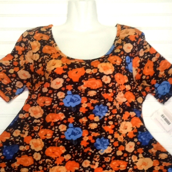 LulaRoe Floral Perfect T Top - Picture 3 of 11